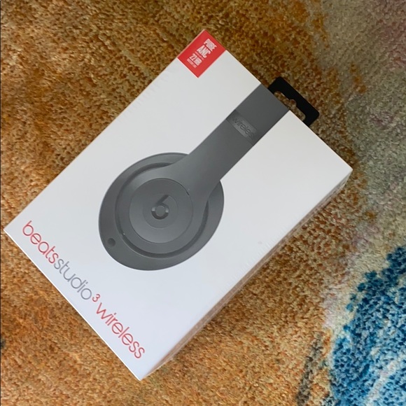 Beats by Dre Studio3 Wireless Over Ear Headphones - Picture 9 of 12
